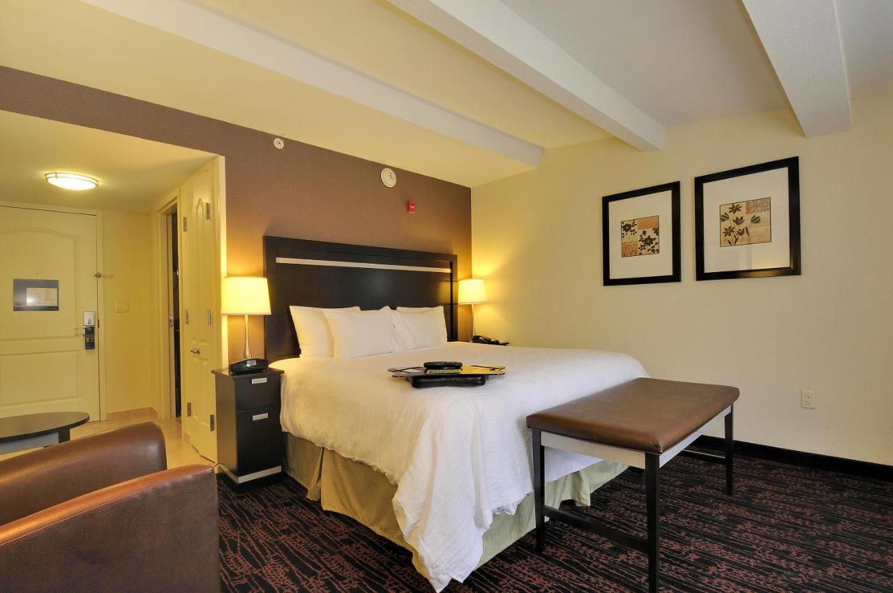 Hampton Inn Jericho - Westbury Extérieur photo